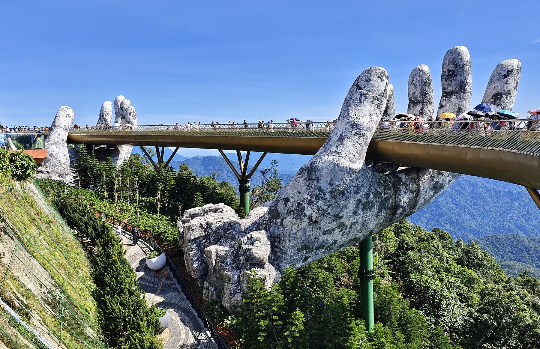 danang golden bridge — travel destination photograph